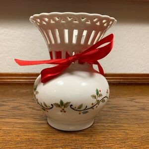 Mikasa Holiday Lace Vase Christmas Holly Berries Reticulated Porcelain 6" NEW